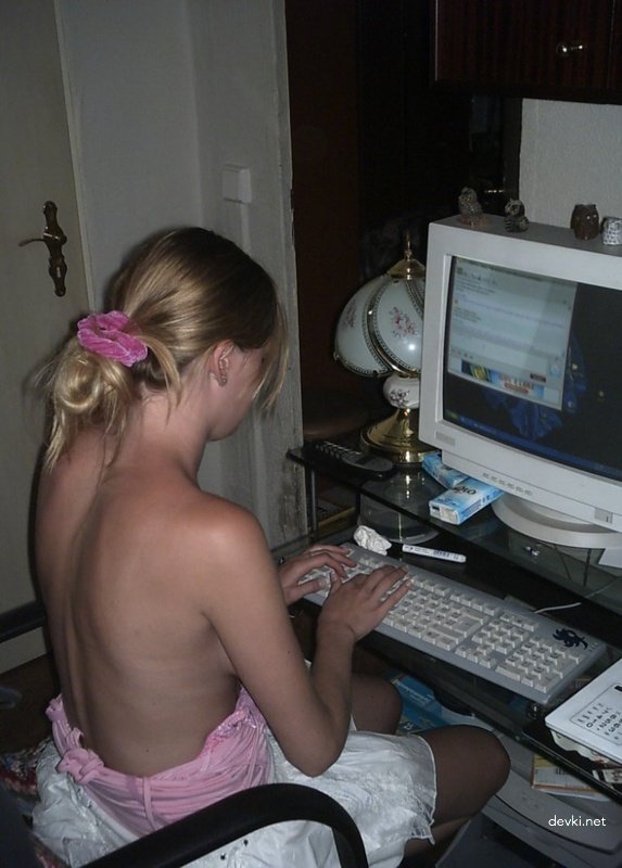 Hot Young Girl with Nice Tits - Explicit Amateur Photo