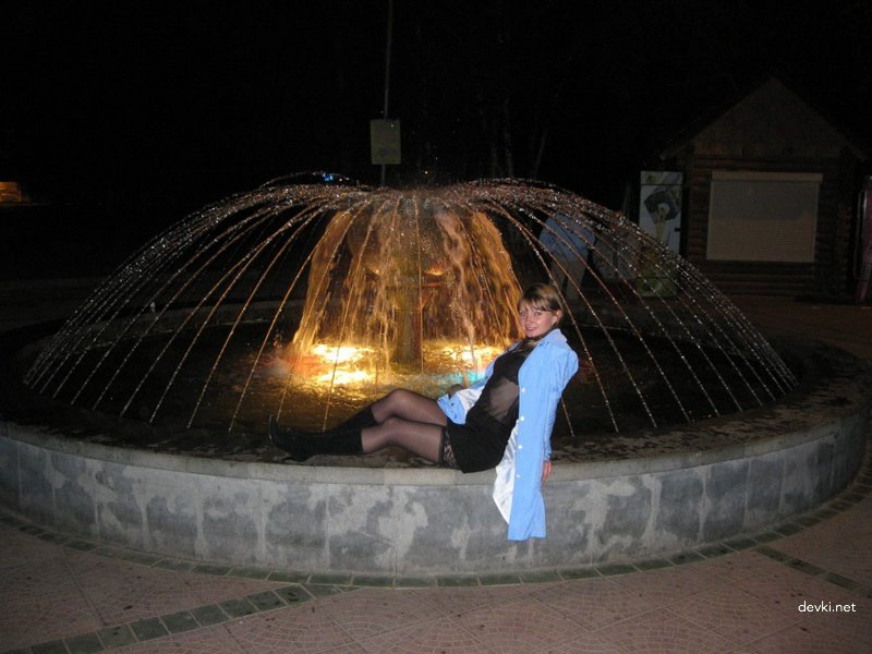 Amateur Strip on the Way Home: Explicit Outdoor Undressing