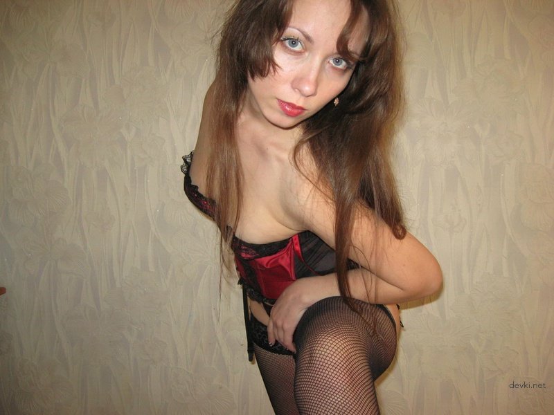 Hot Amateur Babe Masturbates Her Pussy - Explicit Solo Action