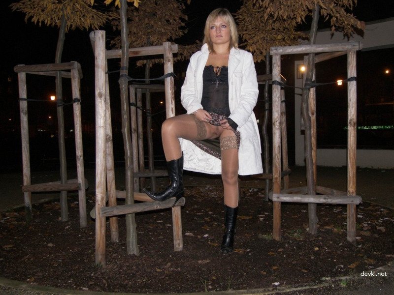 Blonde Woman Craving Hardcore Sex - Explicit Photo