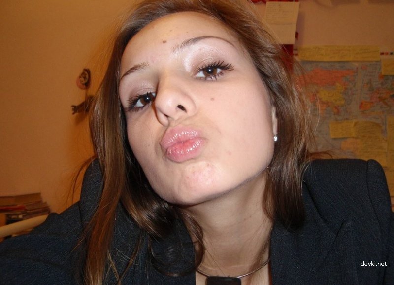 Hot Girl Takes Sexy Selfies: Amateur Photo Shoot