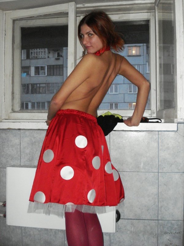 Amateur Office Worker's Explicit Home Photos: Hot and Naughty Snaps!