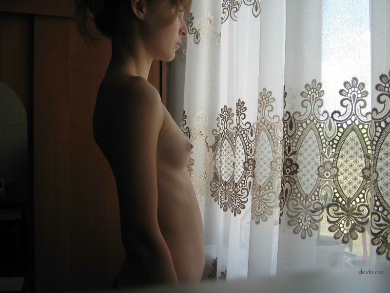 Hot Young Babe Finishes 10th Grade - Explicit Amateur Photo