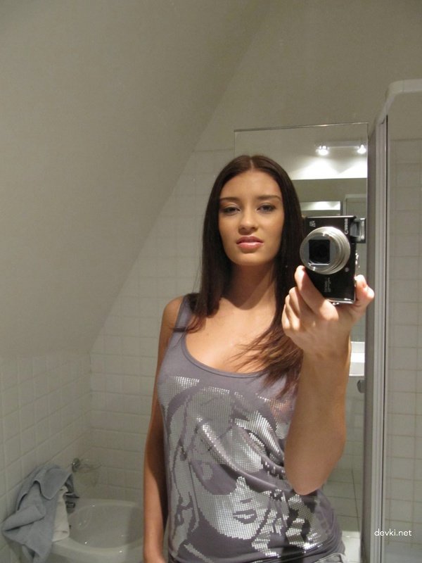 Seductive Asian Strips Naked in Front of Mirror - Amateur Explicit Photo