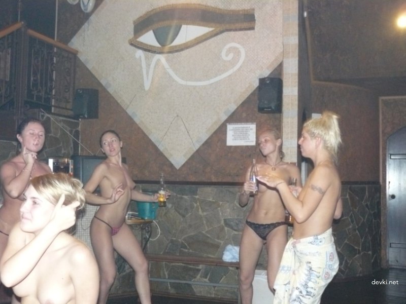 Third-year college girls in sauna: Explicit amateur photo shoot