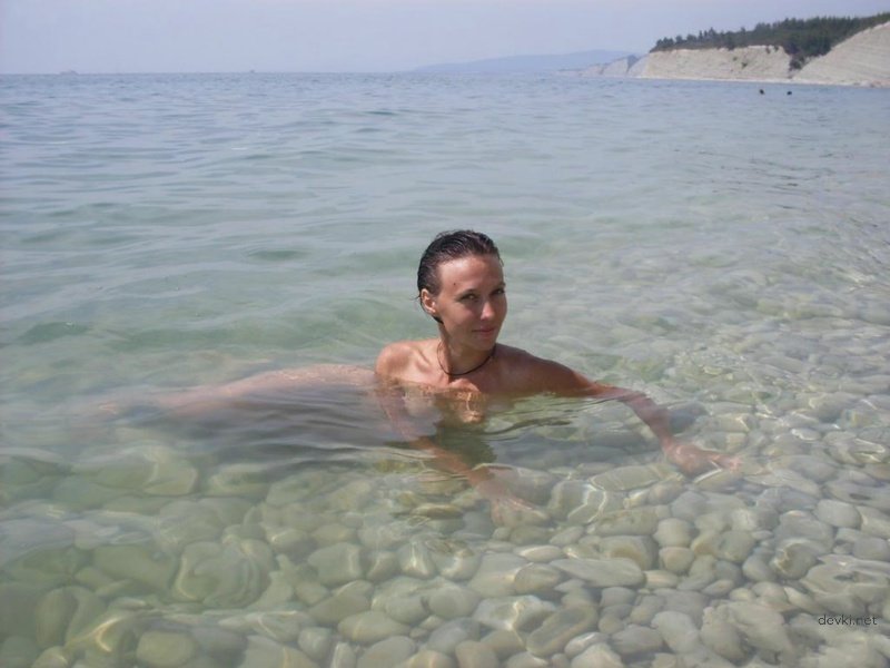 Nude Beach Nudist: Explicit Amateur Photo Exposing All