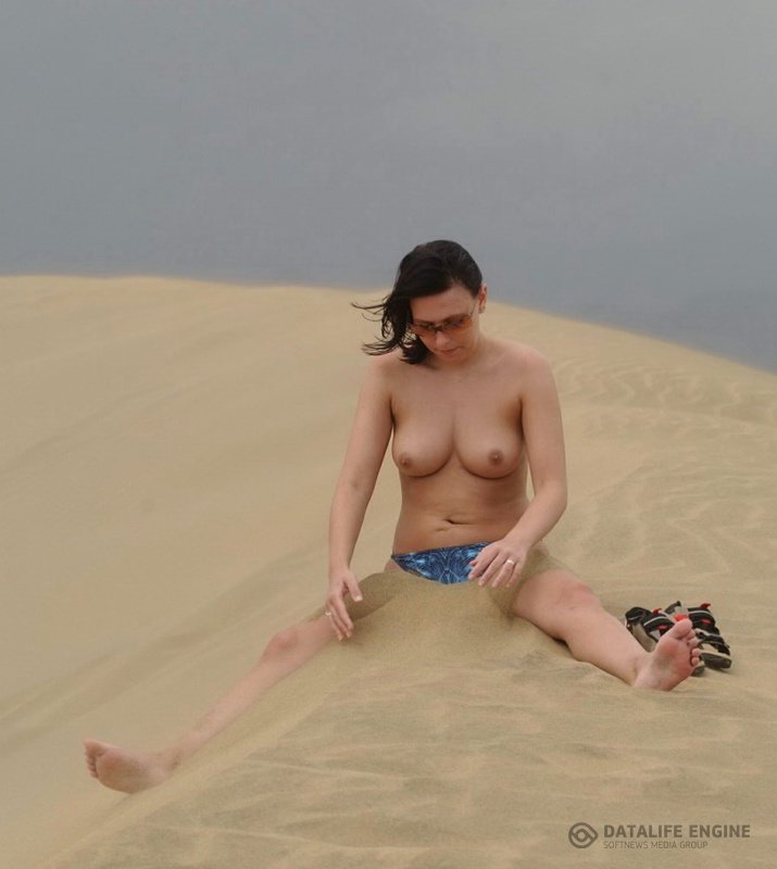 Successful Vacation: Amateur Explicit Photos of Beach Fun and Sun!