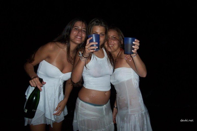 Explicit Young Girlfriends Posed Amateur Photo Shoot