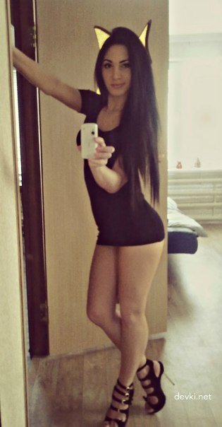 Hot Girls with Beautiful Figures: Explicit Amateur Photos