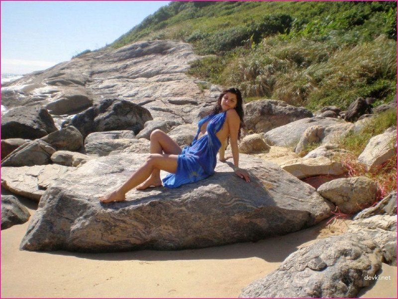 Big Tits Nude Girl on Vacation: Explicit Amateur Photo