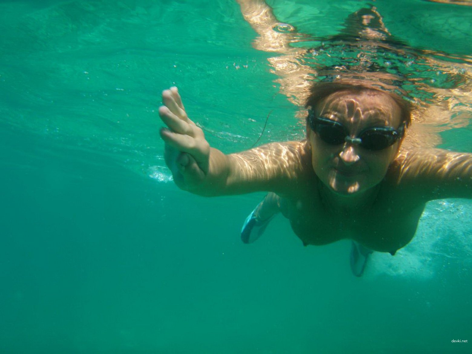 Hot Women at the Beach: Explicit Amateur Photo Collection