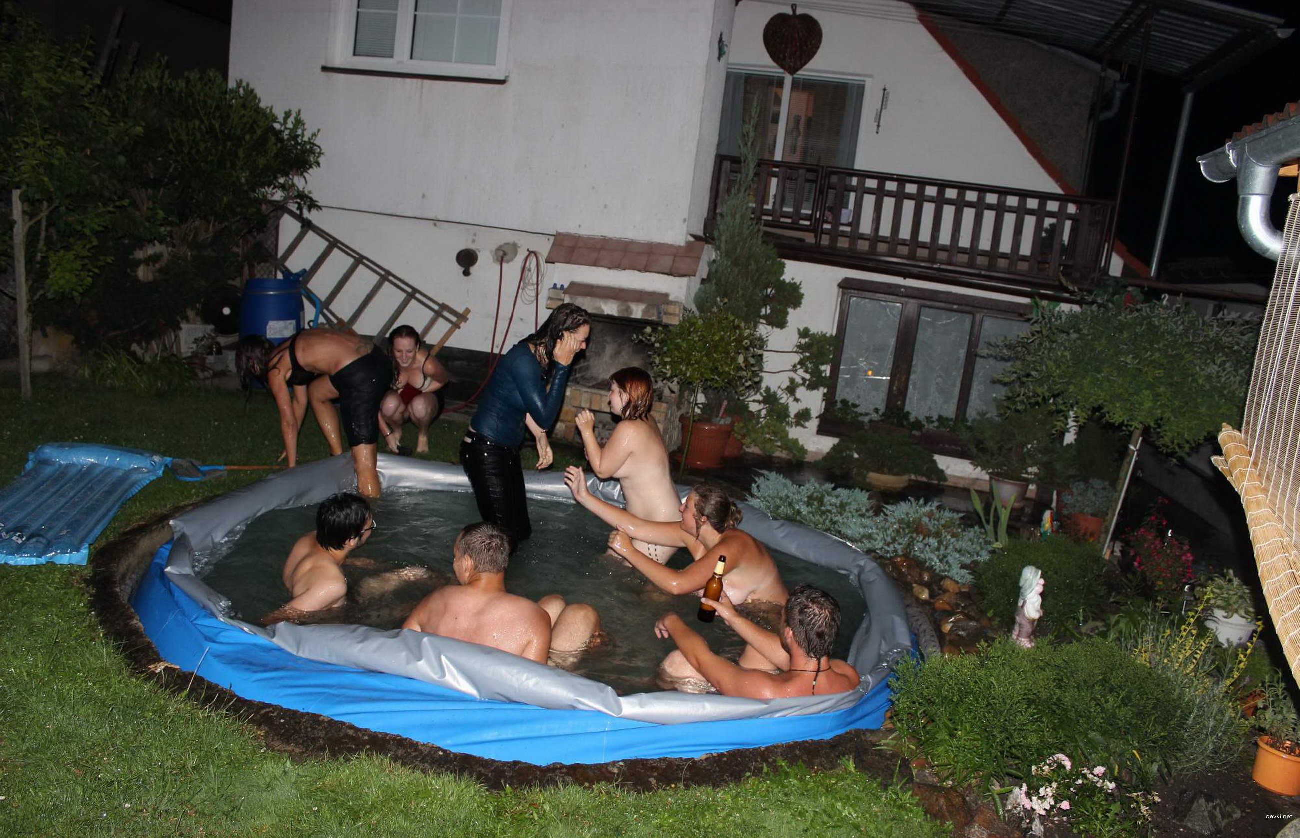 Wild Girls Party: Amateur Babes in Raunchy Night Out