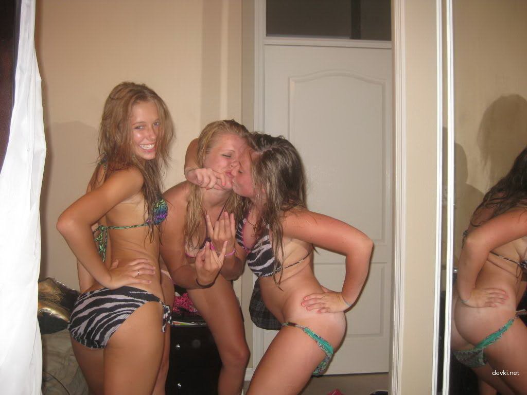 Drunk Girls Party: Explicit Amateur Photos of Wild Night Out