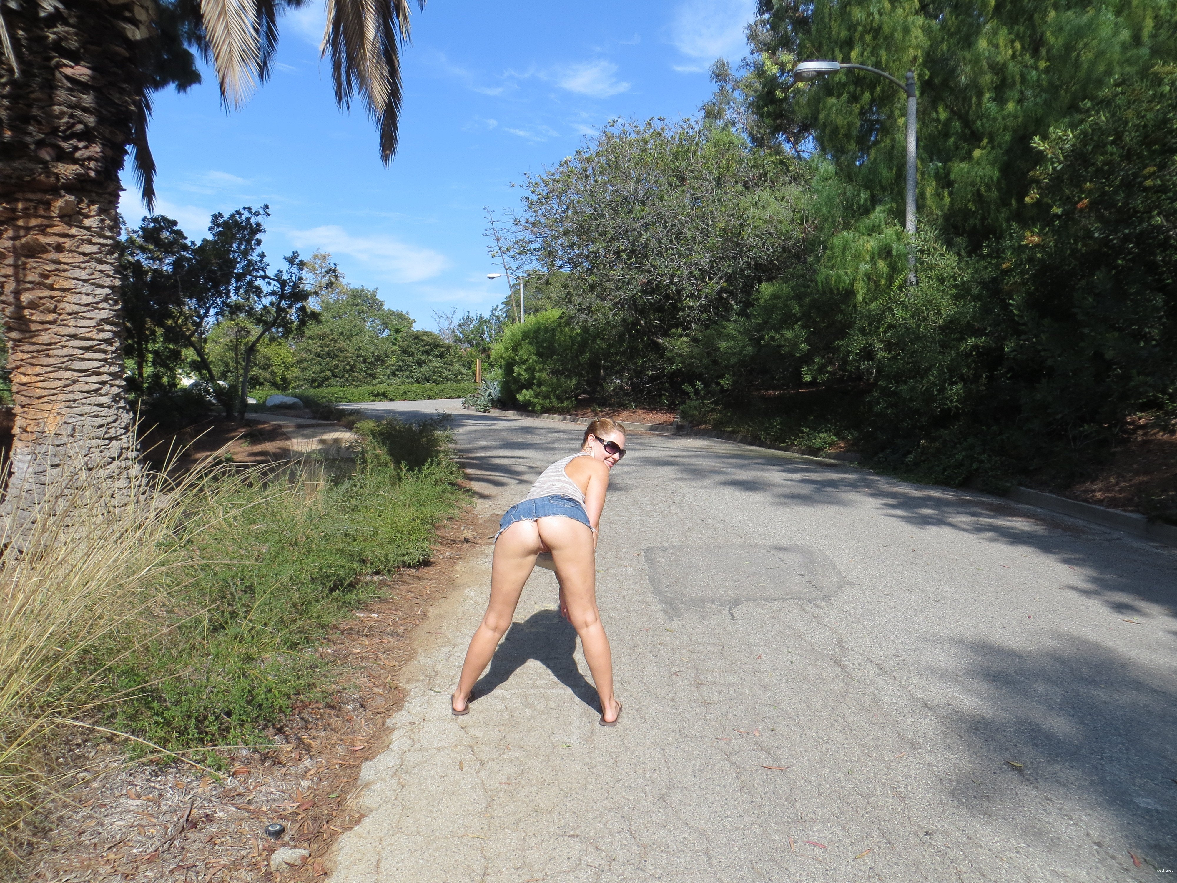 Naked American Girl Amateur Photo: Explicit and Unfiltered Beauty