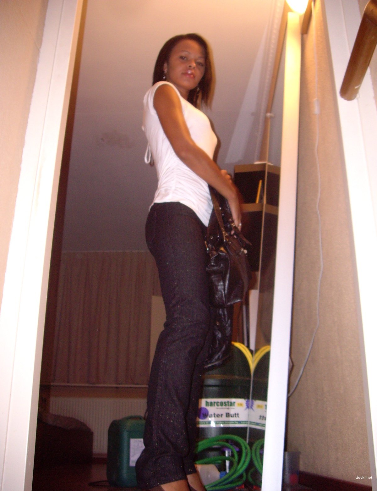 Latina Strip Tease: Amateur Naked Latina Photo