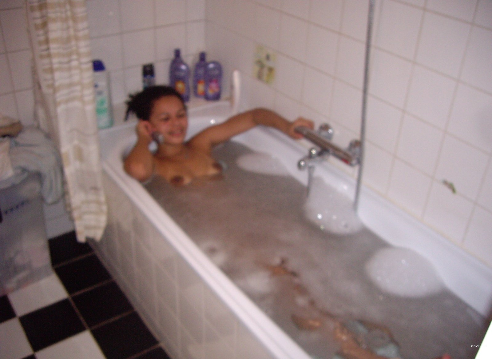 Latina Strip Tease: Amateur Naked Latina Photo
