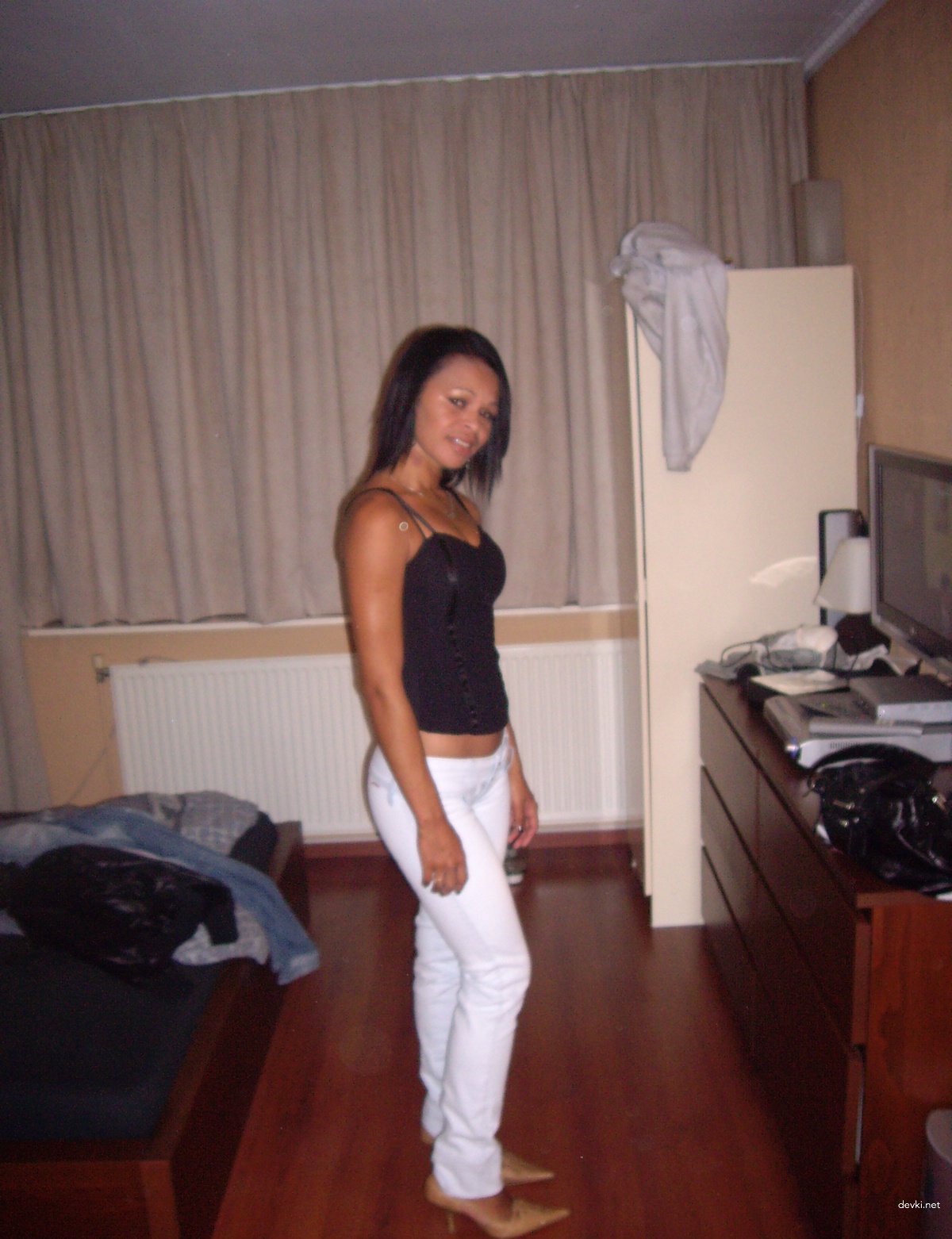 Latina Strip Tease: Amateur Naked Latina Photo