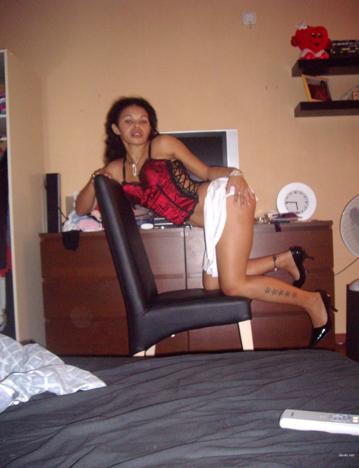 Latina Strip Tease: Amateur Naked Latina Photo