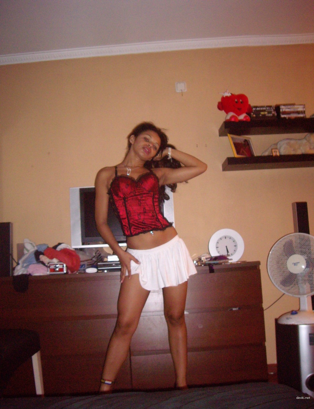 Latina Strip Tease: Amateur Naked Latina Photo