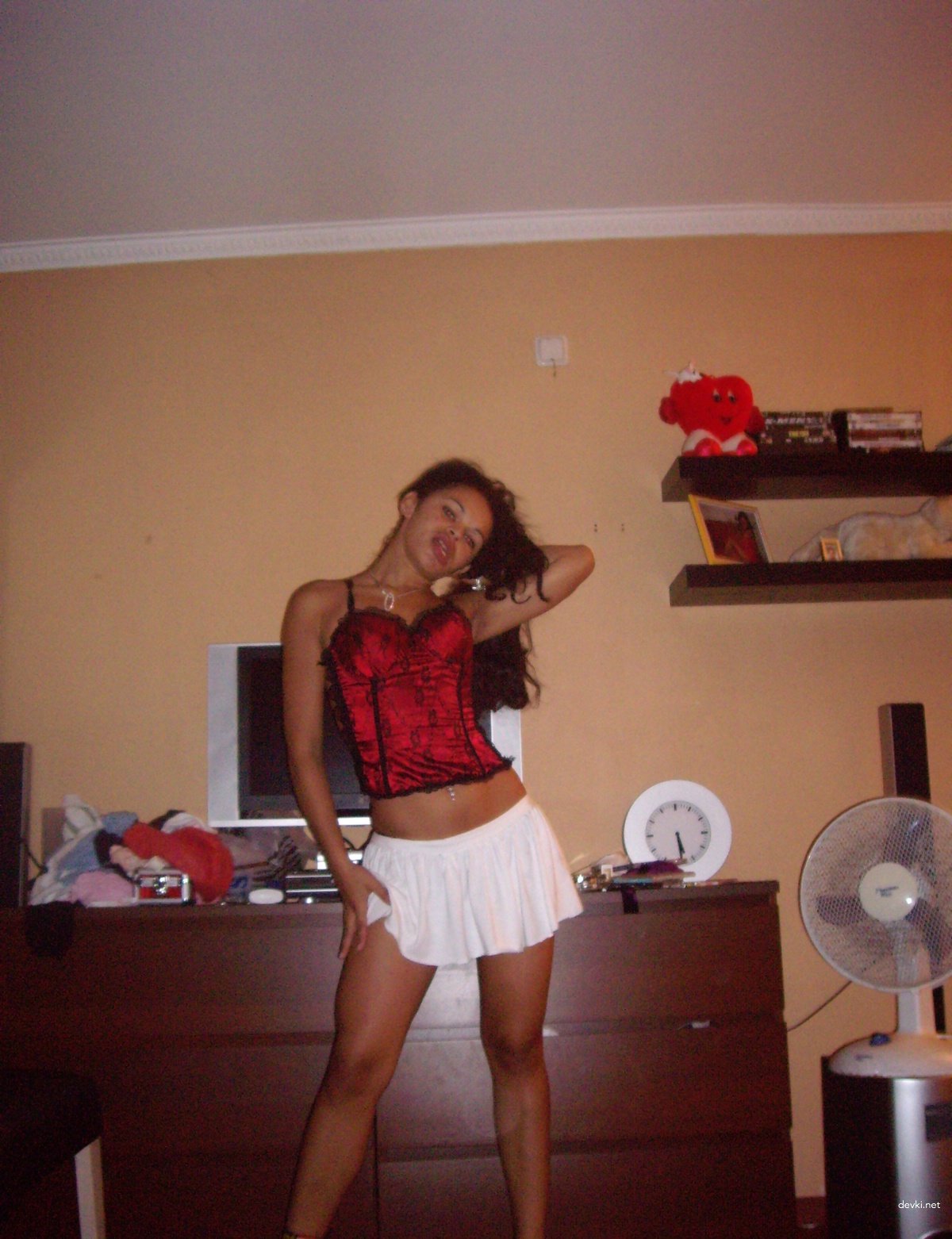 Latina Strip Tease: Amateur Naked Latina Photo