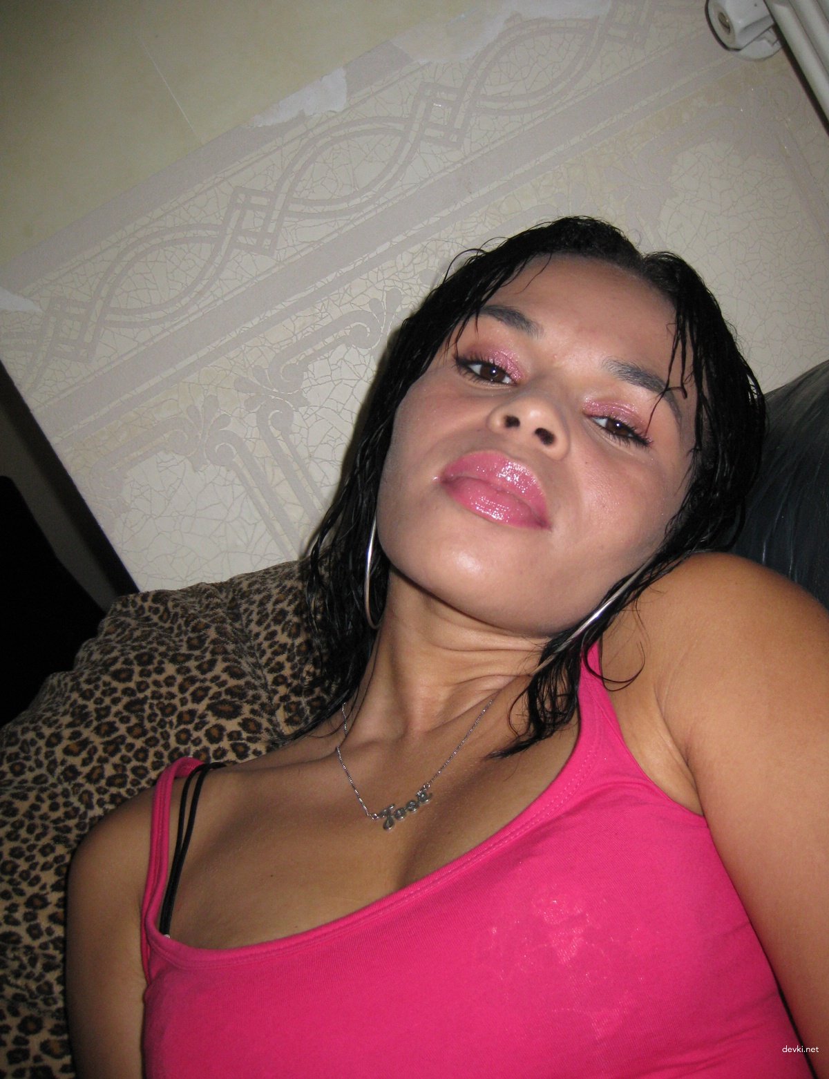 Latina Strip Tease: Amateur Naked Latina Photo