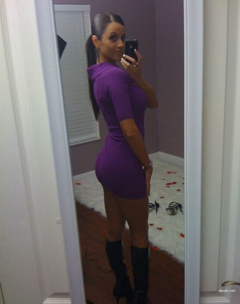 Hot Selfie in Mirror: Amateur Phone Pic with Explicit Poses