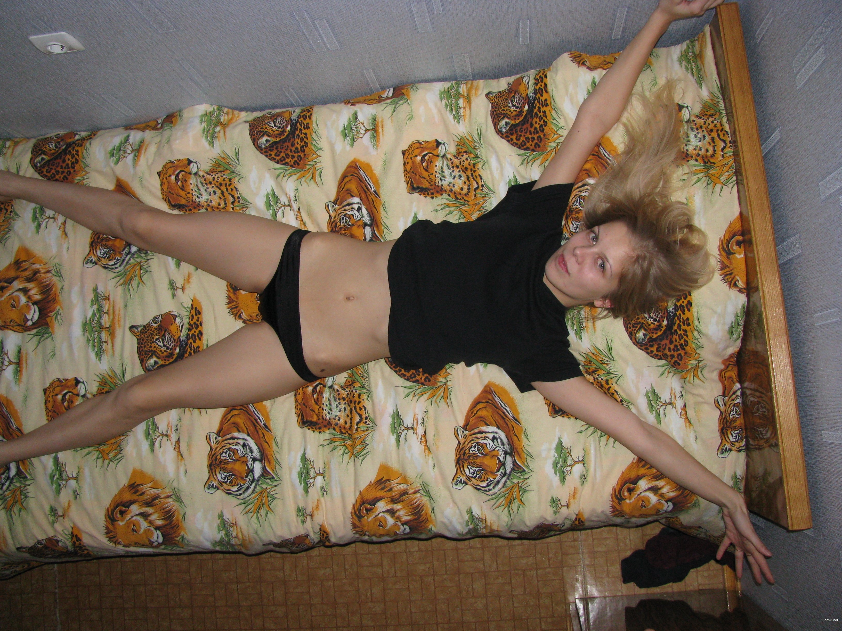 Naked girl posing for the camera - Explicit amateur photo shoot