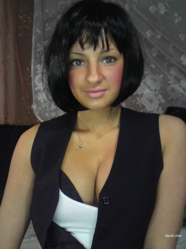 Armenian Bombshell with Huge Tits Gets Naughty in XXX Photo Shoot