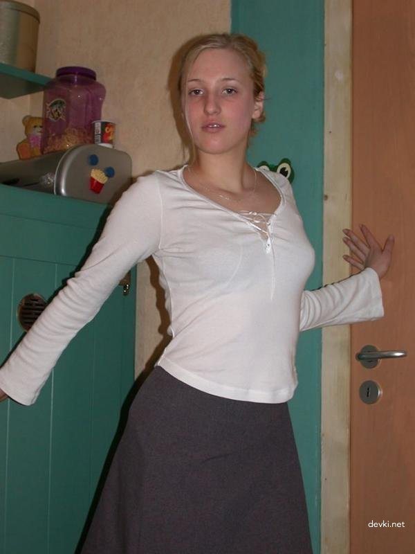 Amateur Strip After Work: Explicit Nude Photoshoot