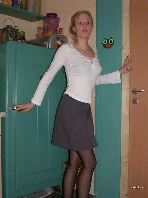 Amateur Strip After Work: Explicit Nude Photoshoot