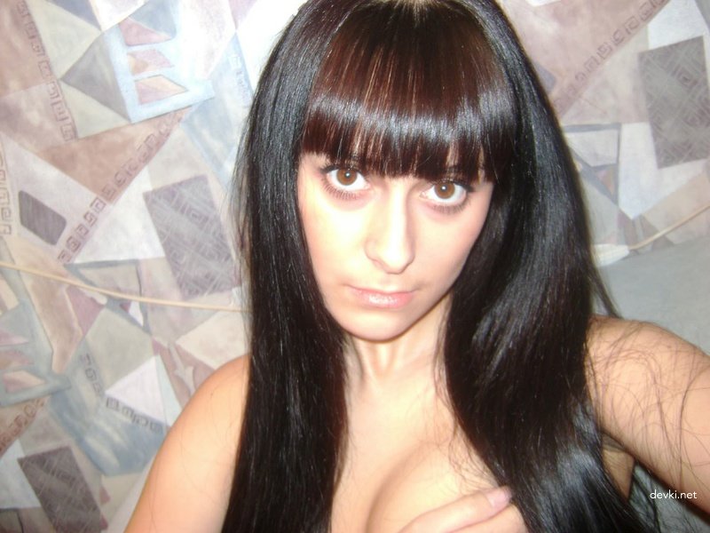 Brunette Exposes Her Pussy in Amateur Photo - Explicit and Bold Display