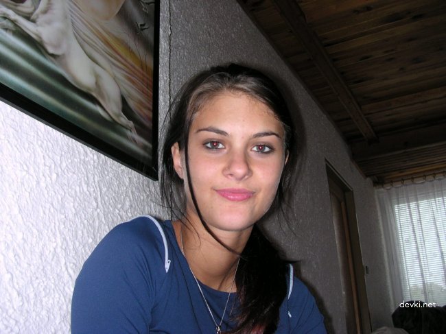 Brunette Dressed Up for Sex: Explicit Amateur Photo Session