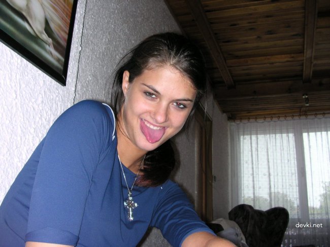 Brunette Dressed Up for Sex: Explicit Amateur Photo Session