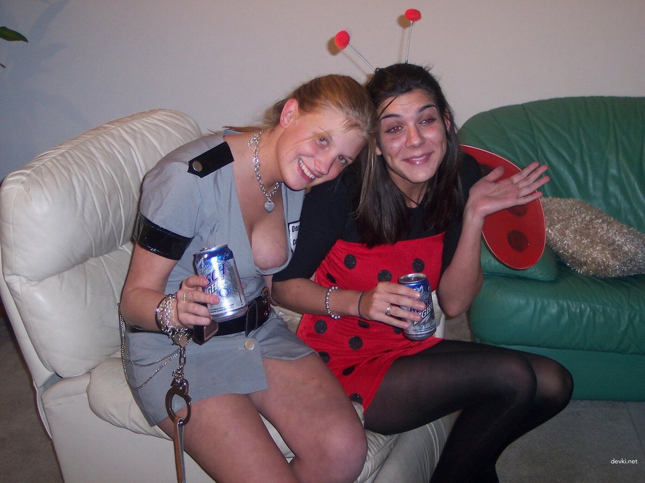 Amateur Girls Unintentionally Flashing Their Assets - Explicit Photos
