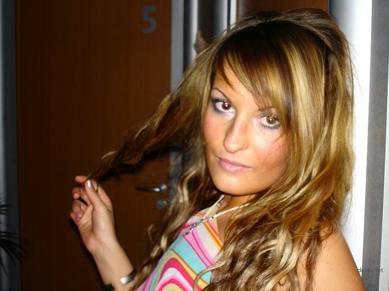 Bronzed Woman Flaunts Her Assets: Explicit Amateur Photo
