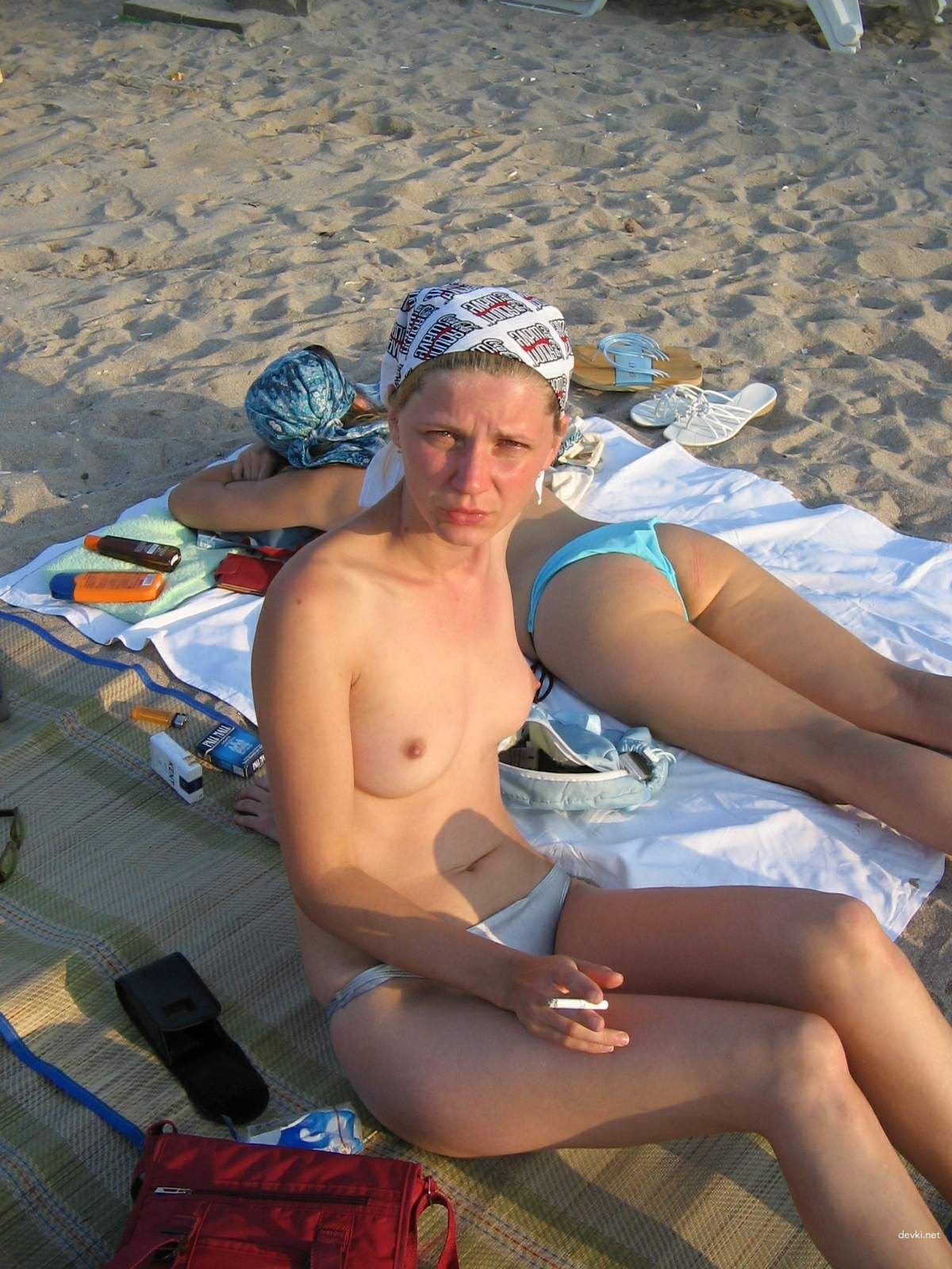 Amateur flaunts secret spots: explicit photo collection