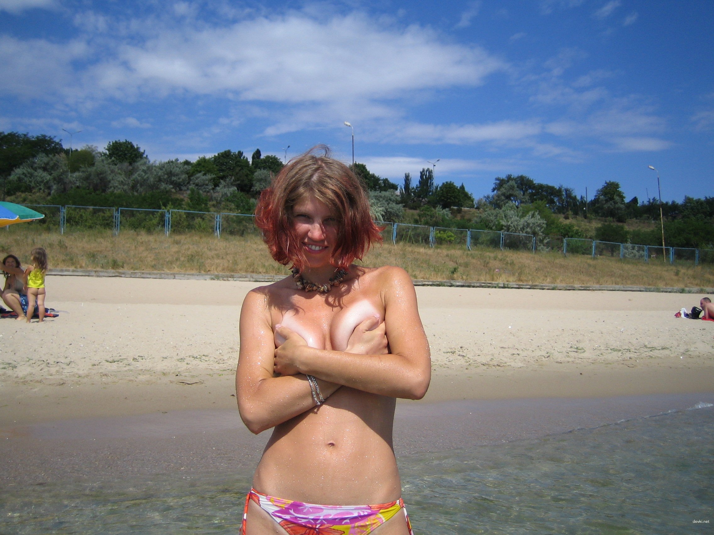 Amateur Beach Babe Flaunts Boobs Explicitly