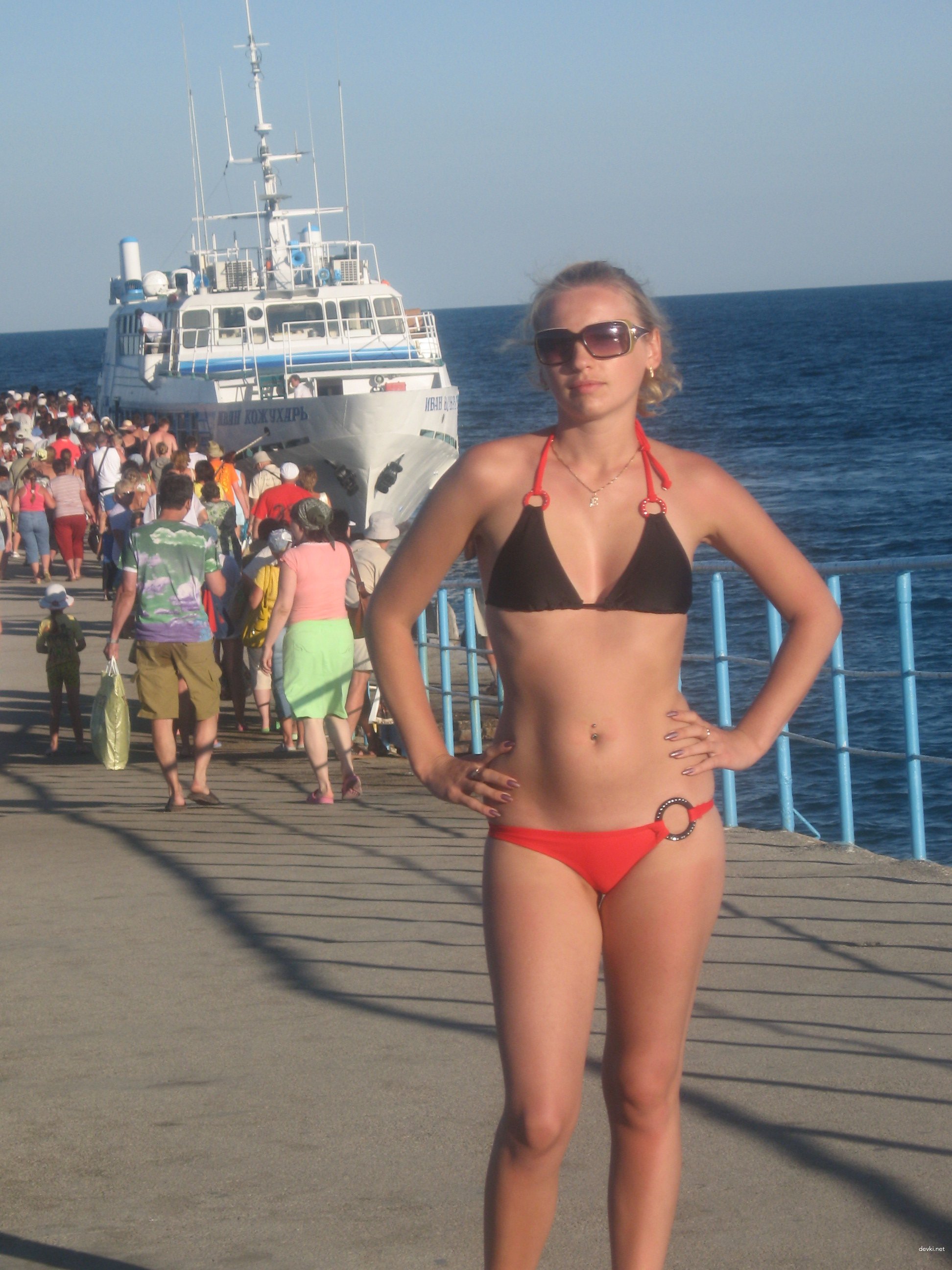 Amateur Girlfriend Beach Vacation Voyeur Photos