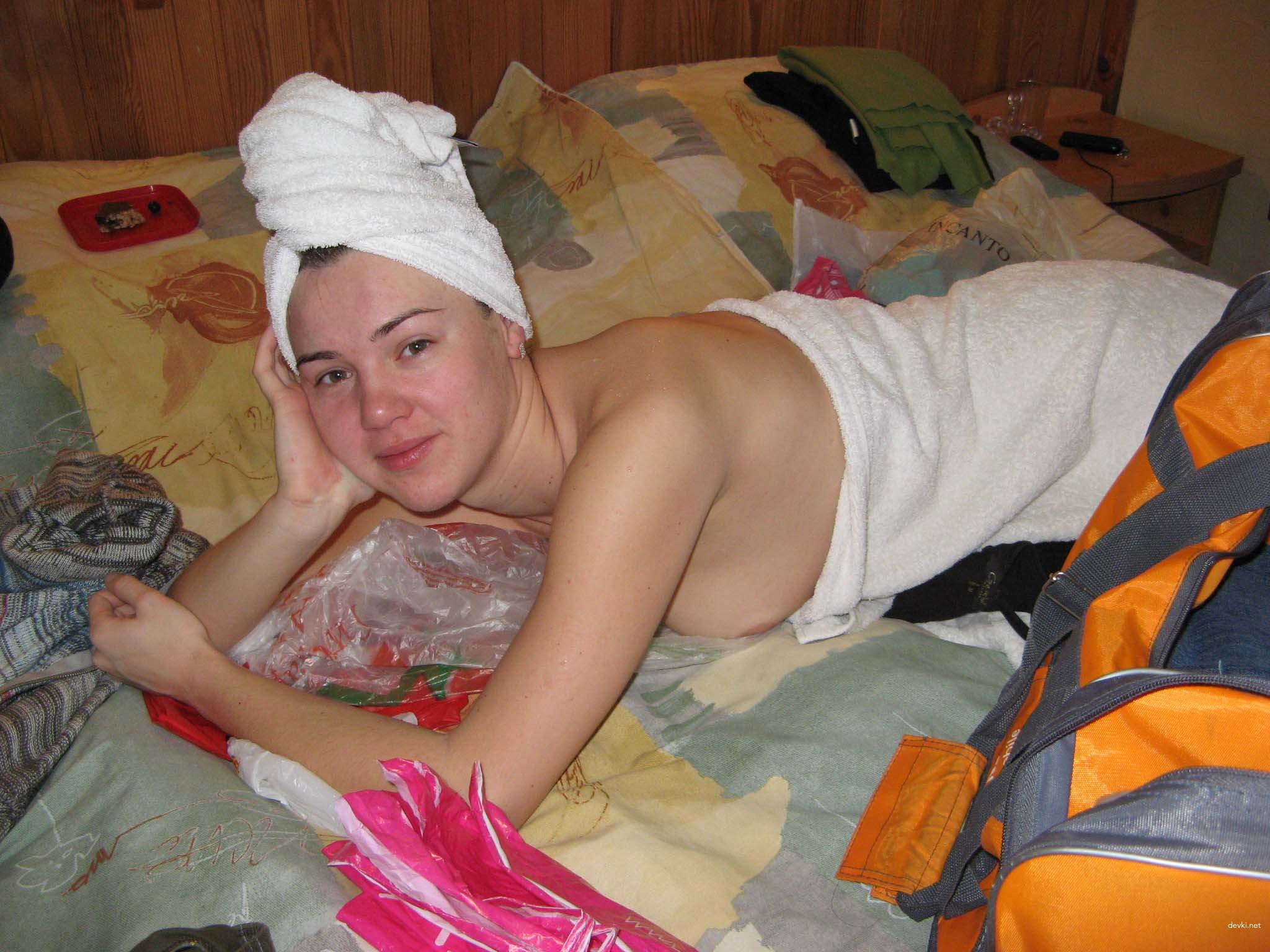 Amateur Girlfriend Beach Vacation Voyeur Photos