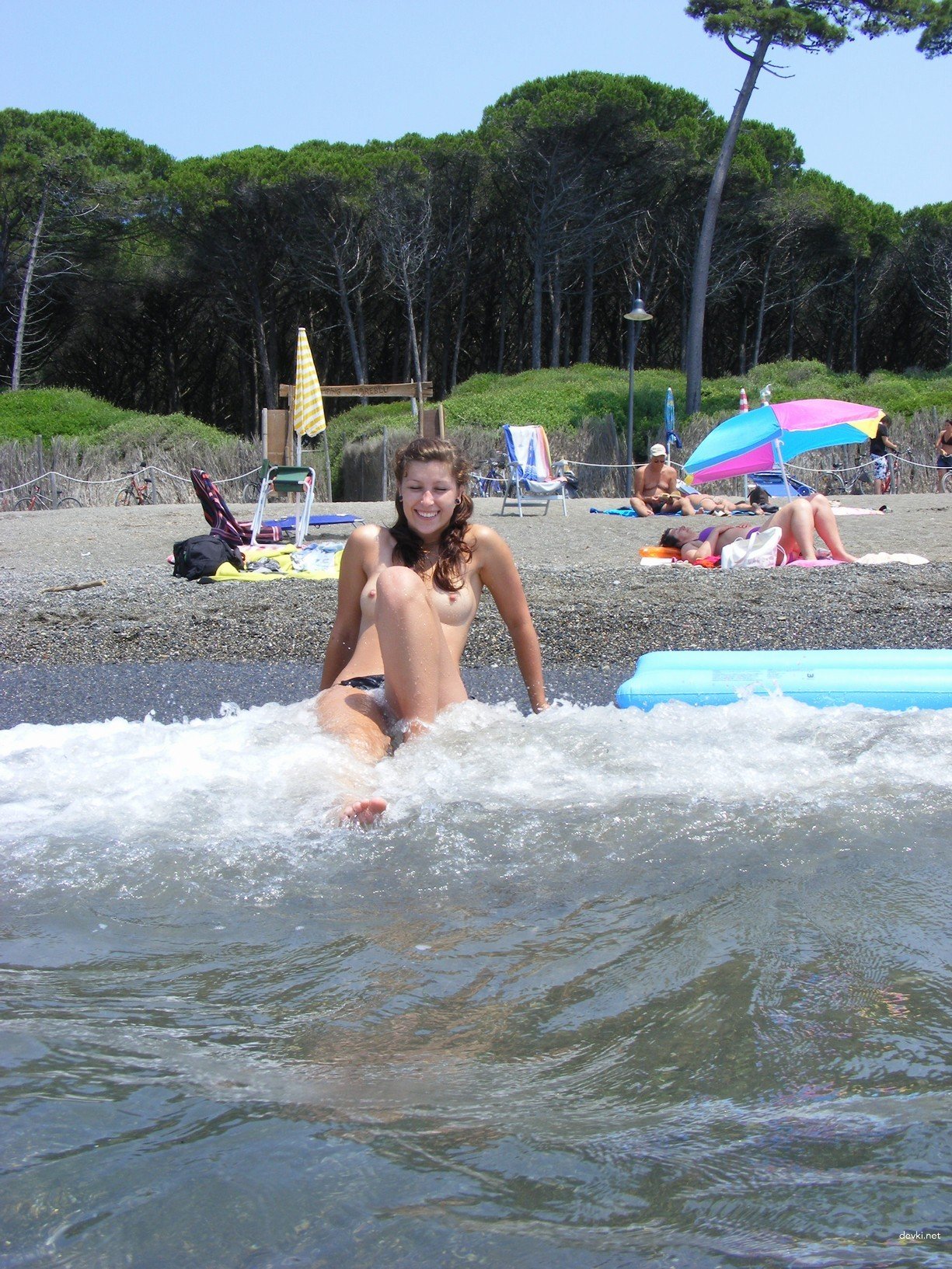 Hot Beach Babe with Perfect Boobs Exposed - Amateur Beach Photo
