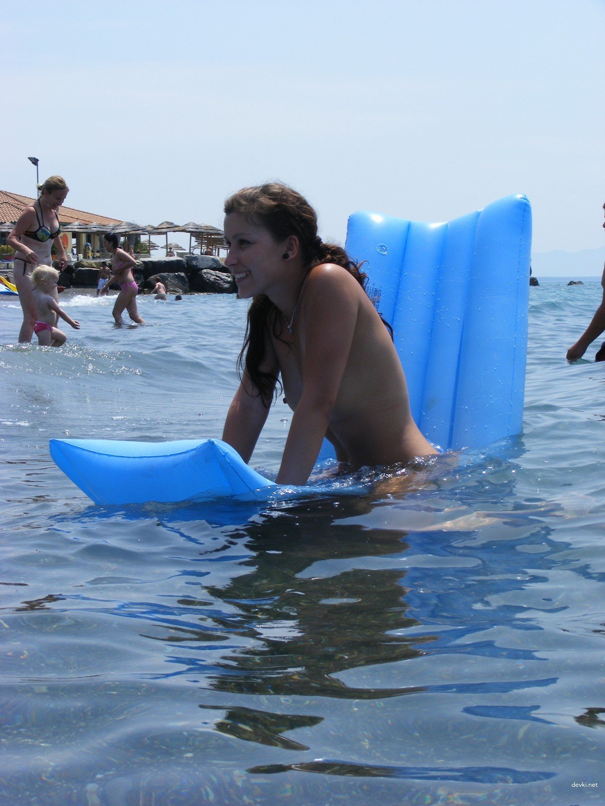 Hot Beach Babe with Perfect Boobs Exposed - Amateur Beach Photo