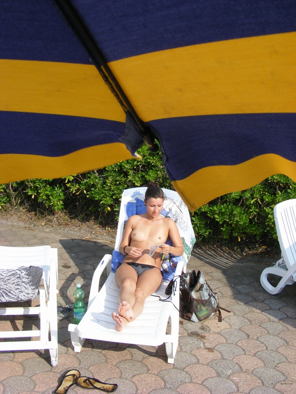 Hot Beach Babe with Perfect Boobs Exposed - Amateur Beach Photo
