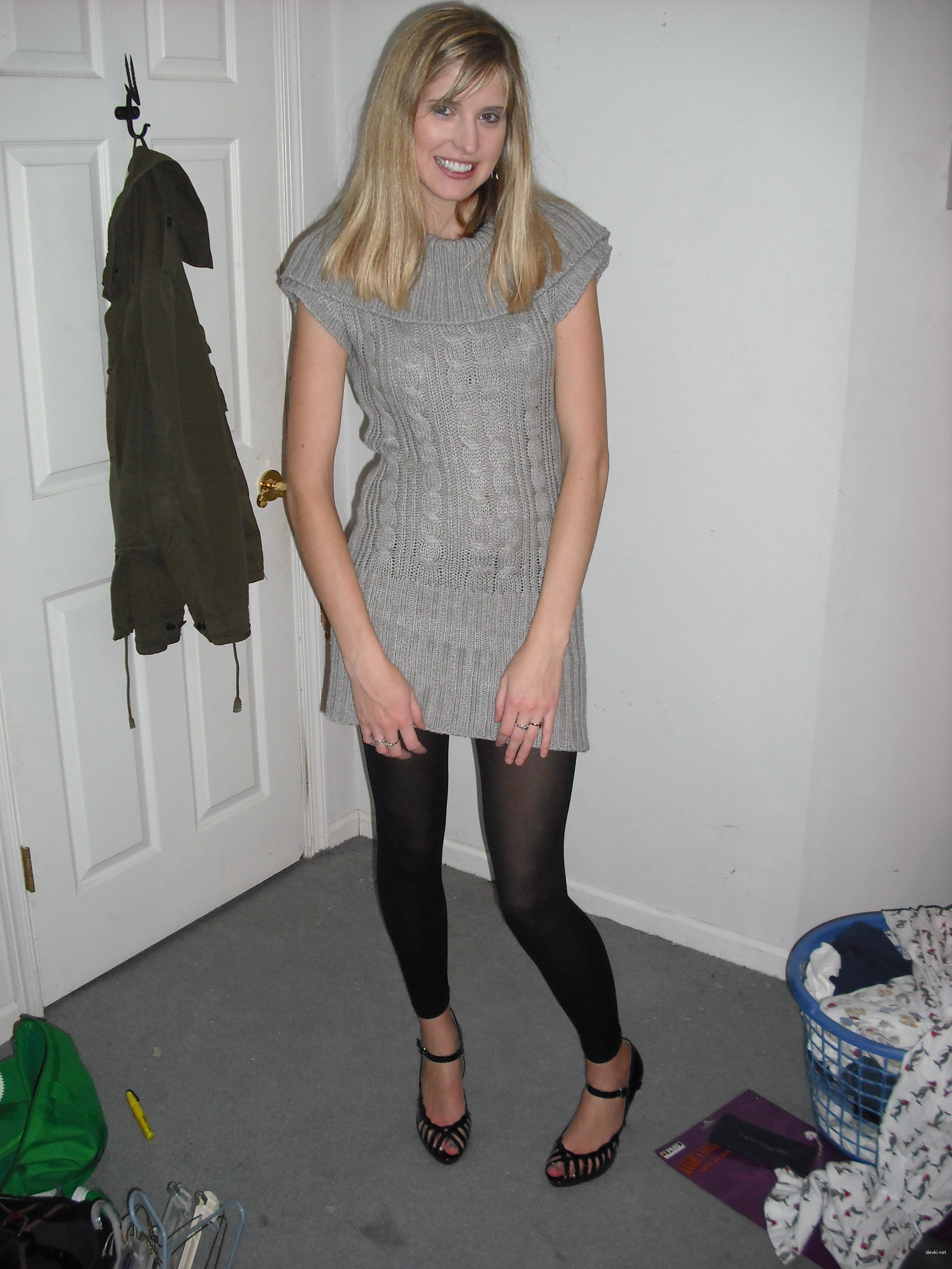 Seductive Girl with Beautiful Smile Poses - Amateur Explicit Photo