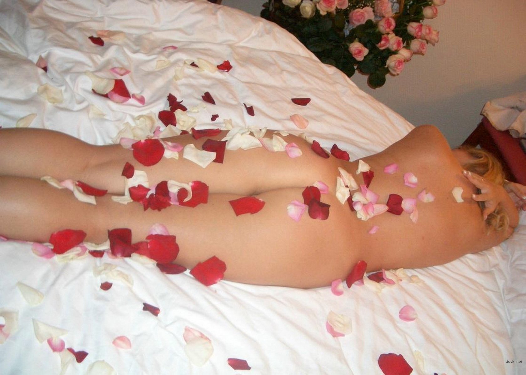 Bride Deepthroats Cock in Hardcore Blowjob Scene