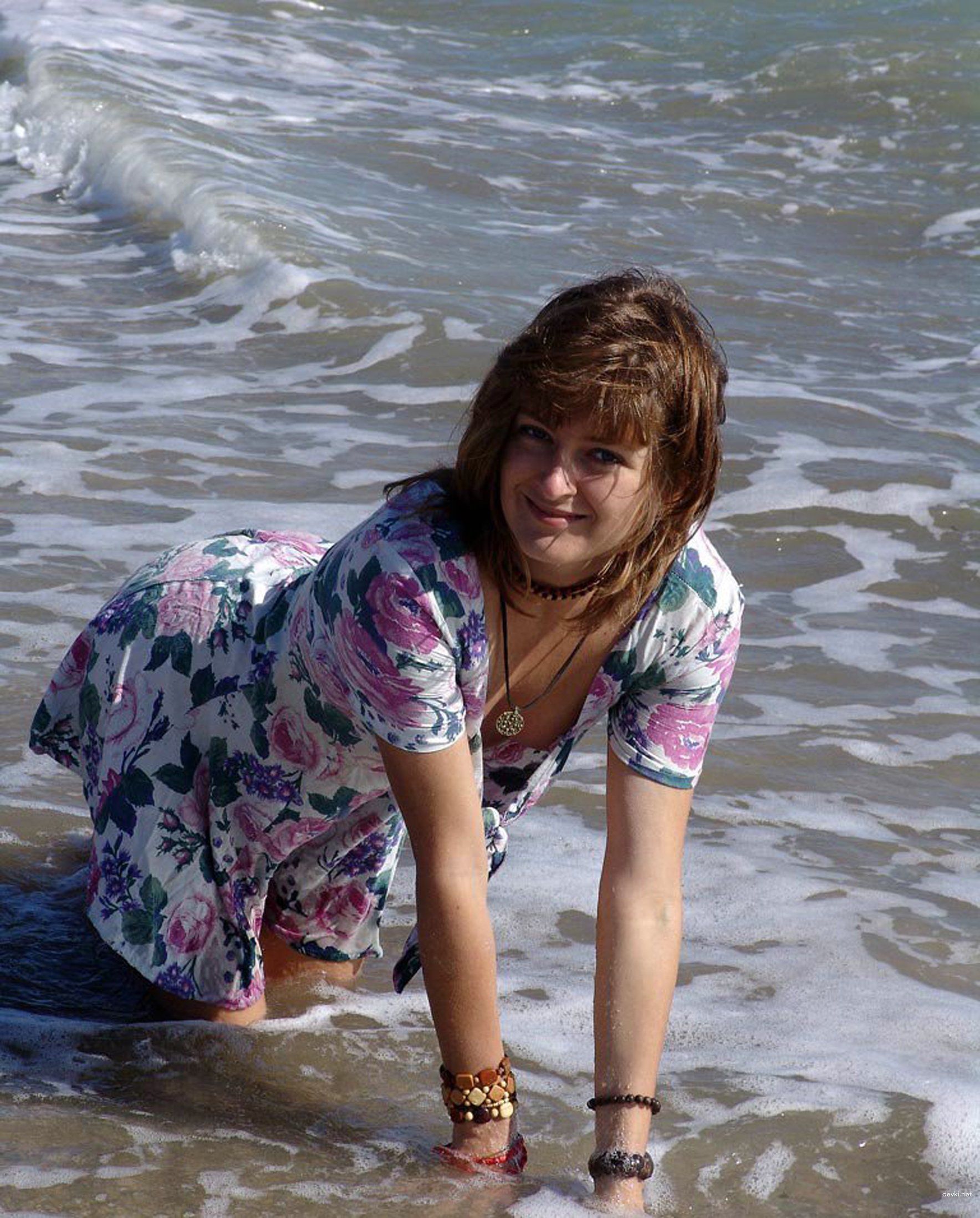 Explicit Beach Strip Tease: Amateur Girl Undressing