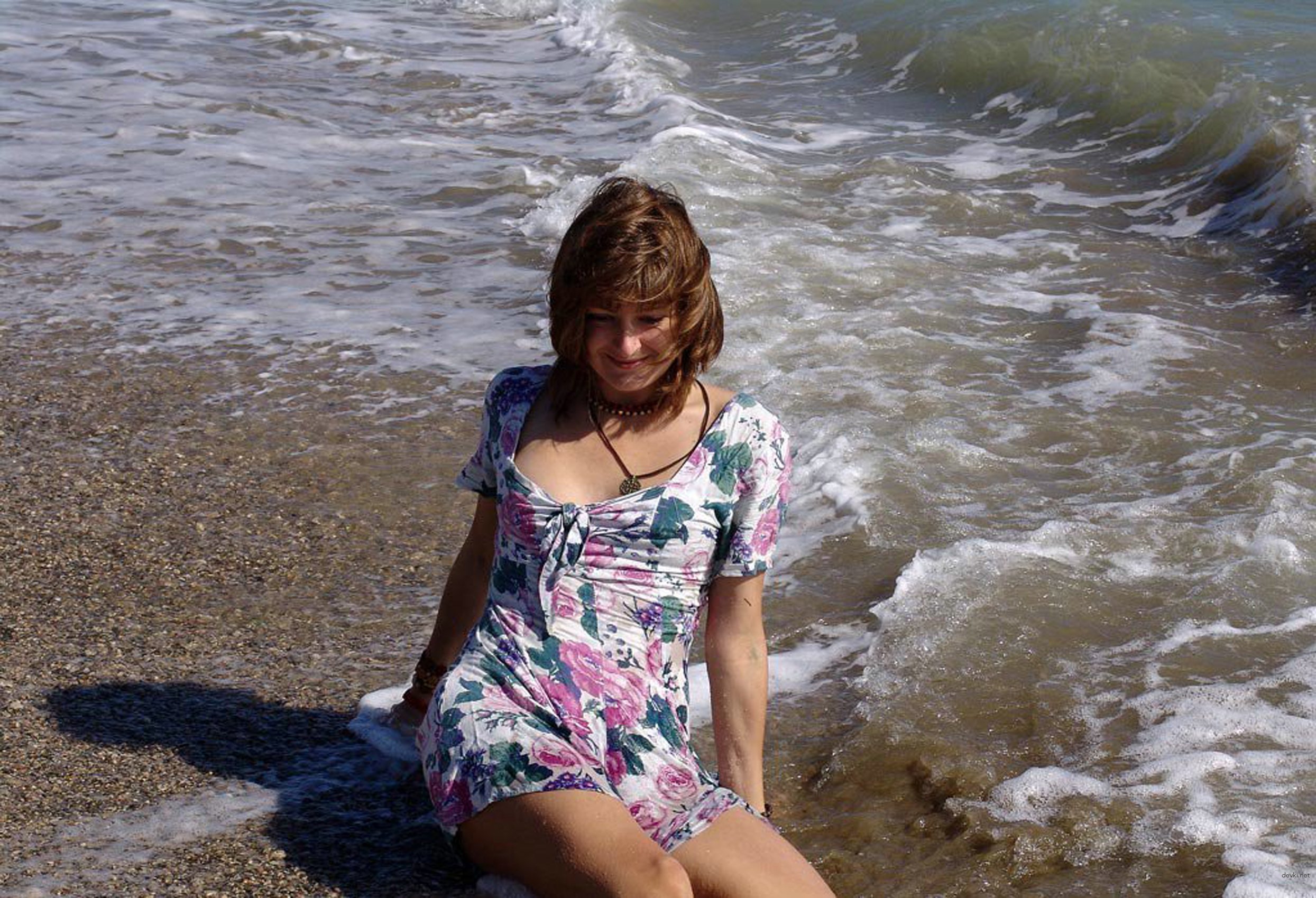 Explicit Beach Strip Tease: Amateur Girl Undressing