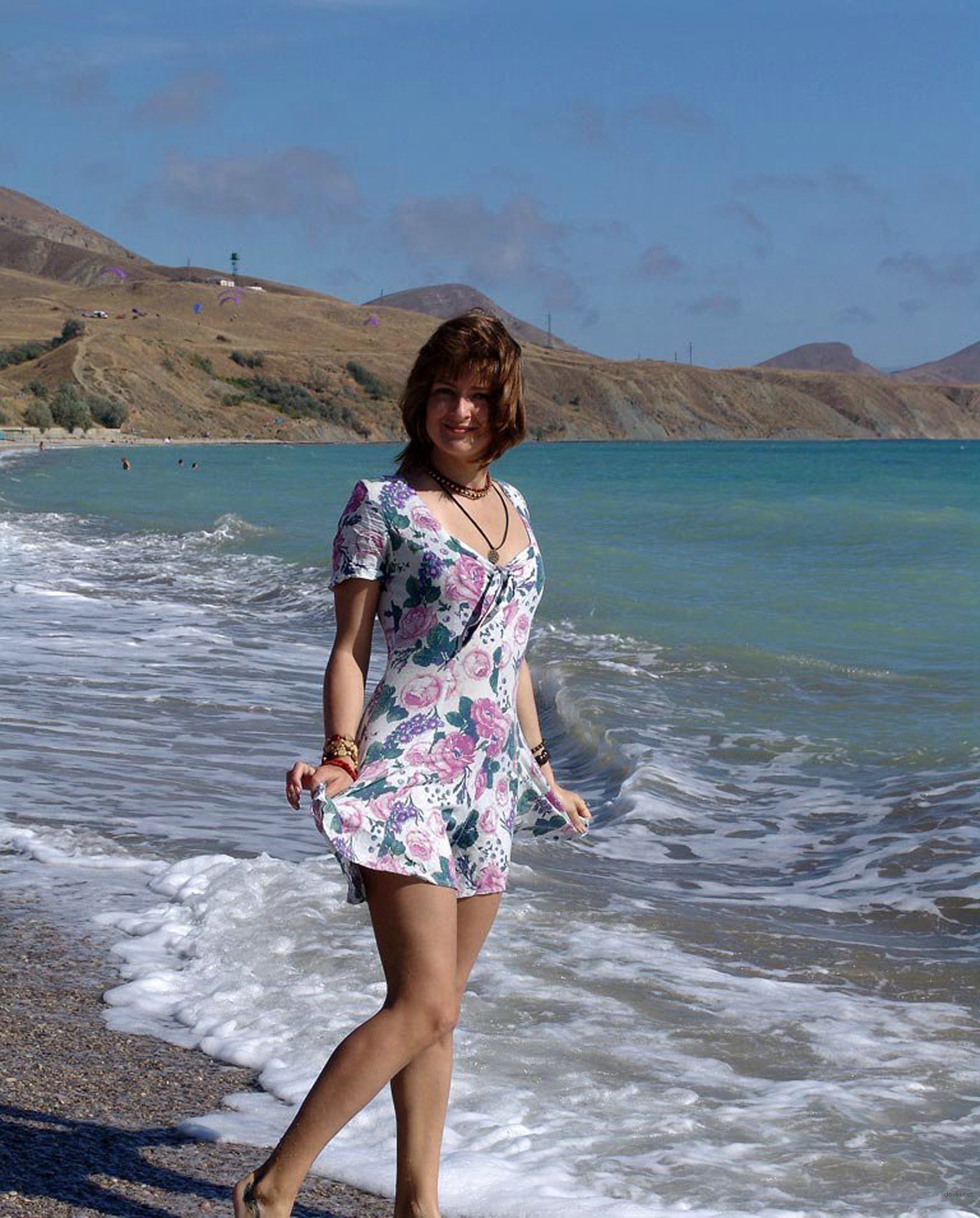 Explicit Beach Strip Tease: Amateur Girl Undressing