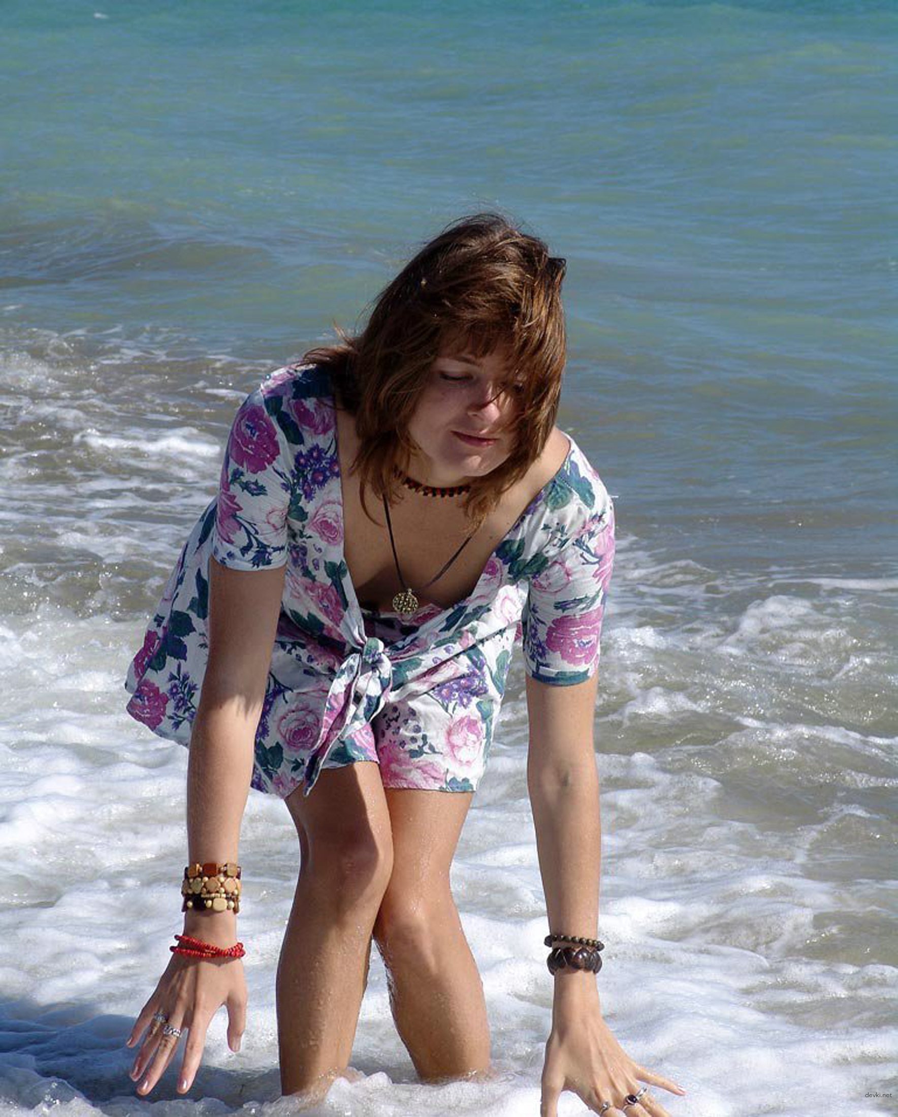 Explicit Beach Strip Tease: Amateur Girl Undressing