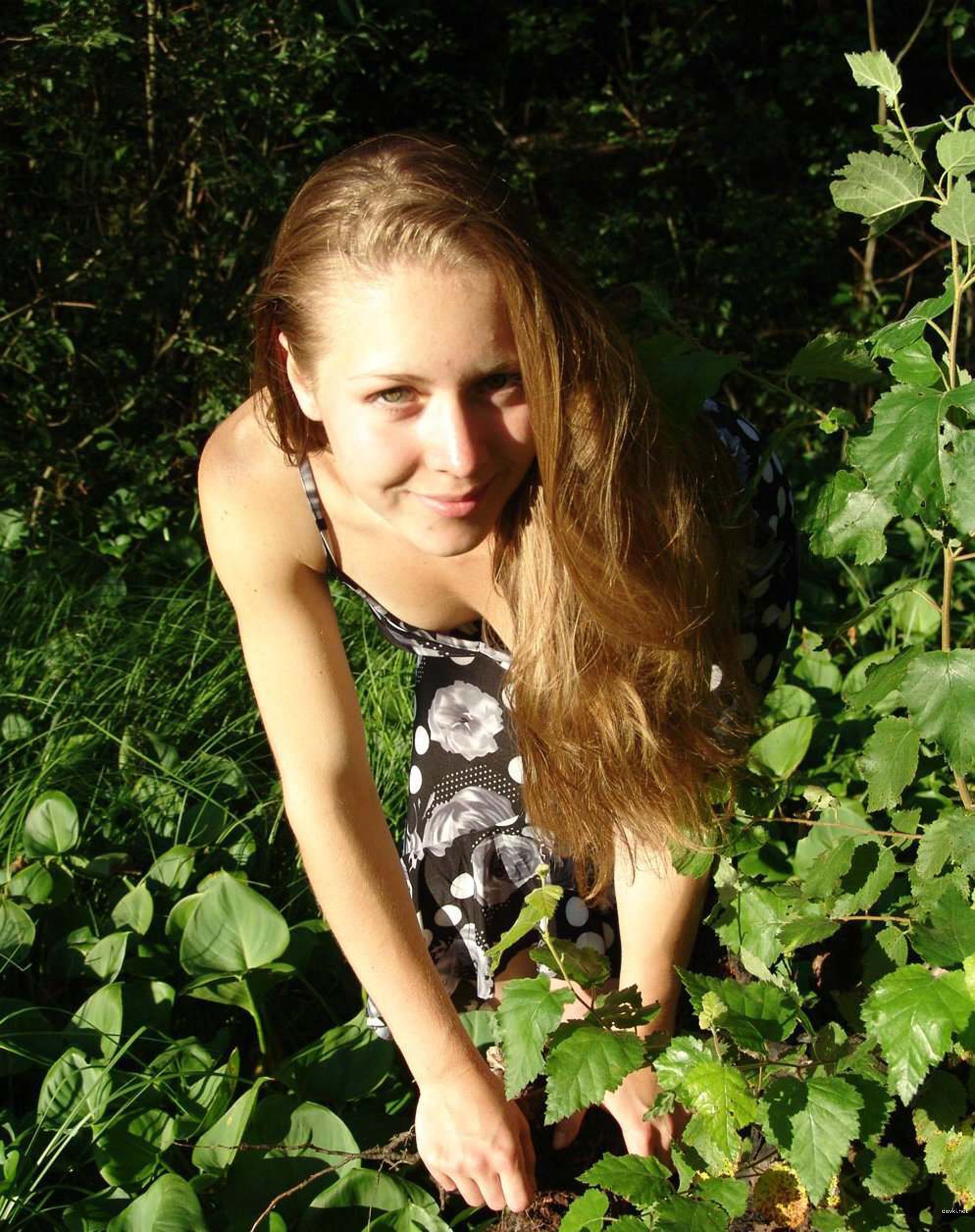 Girl stripping in nature - Part 4: Amateur photo with explicit nudity
