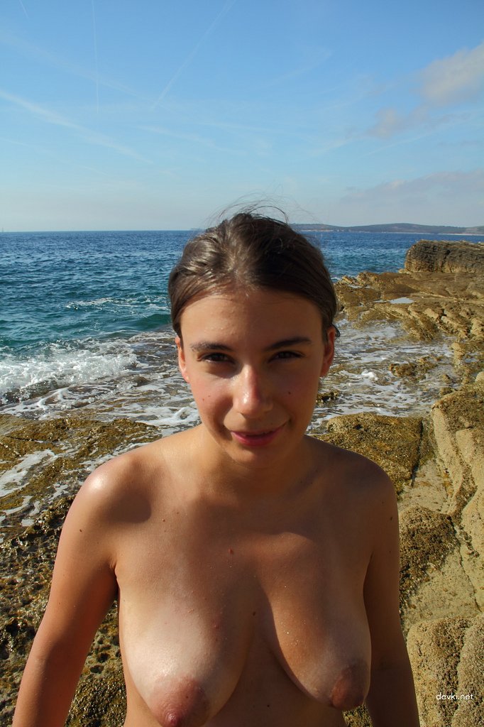 Hot Amateur Girl Showing Off Beautiful Boobs - Explicit Photo